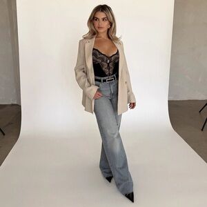 Pinsy Sculpting Lace Shapewear Bodysuit × 1
Black / Regular / XL